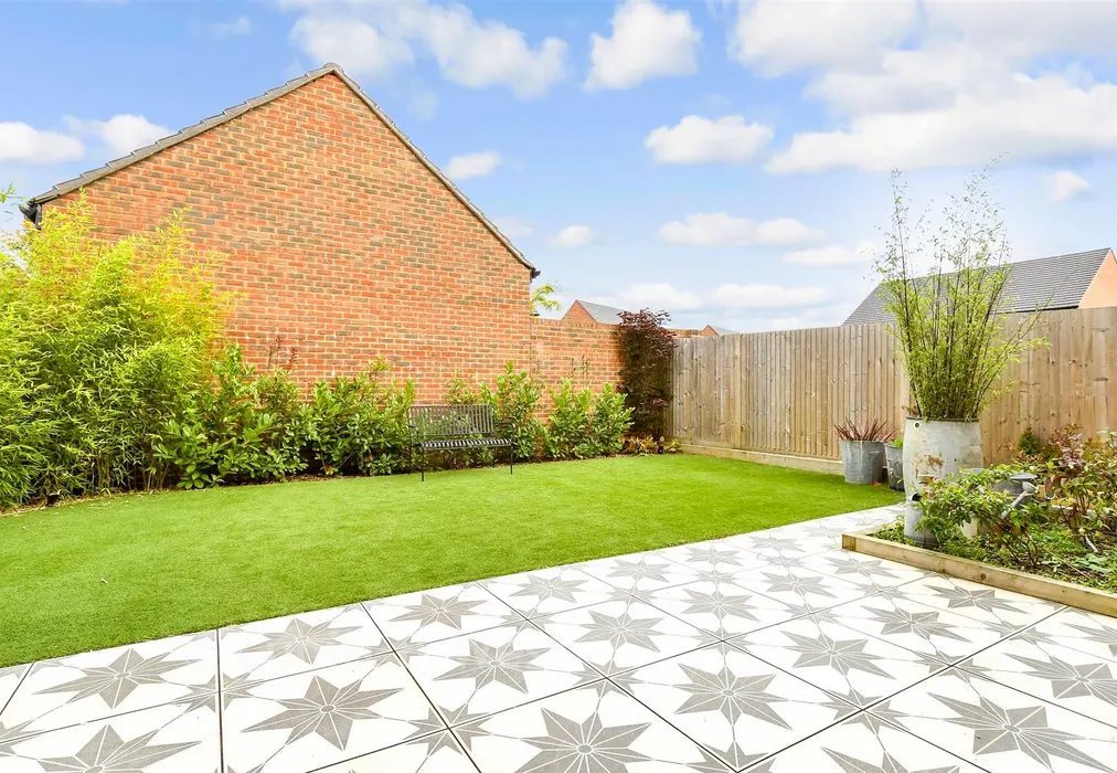 Rear Garden - Songhurst Gardens, Pease Pottage, Crawley, West Sussex - Wards of Kent