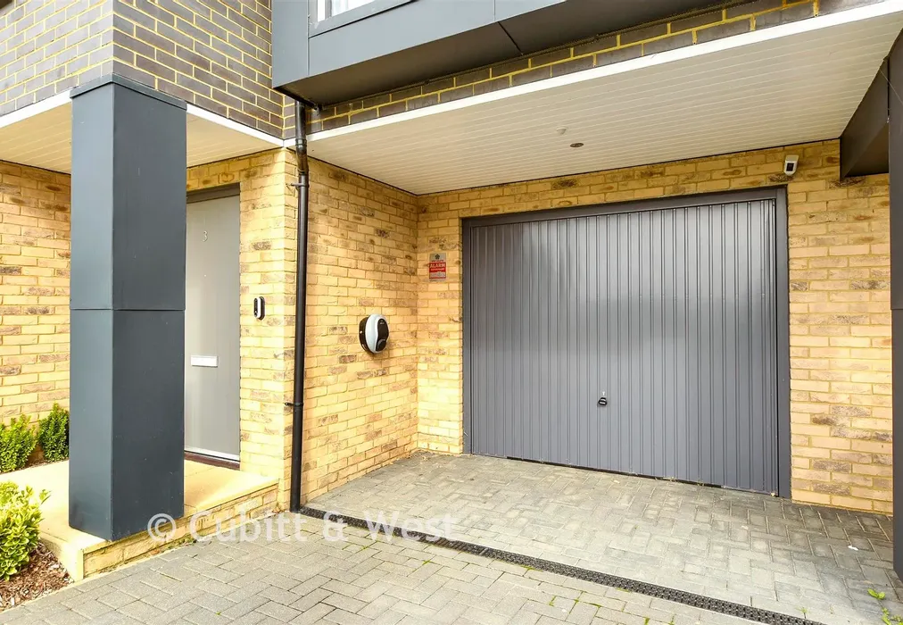Garage - Songhurst Gardens, Pease Pottage, Crawley, West Sussex - Wards of Kent