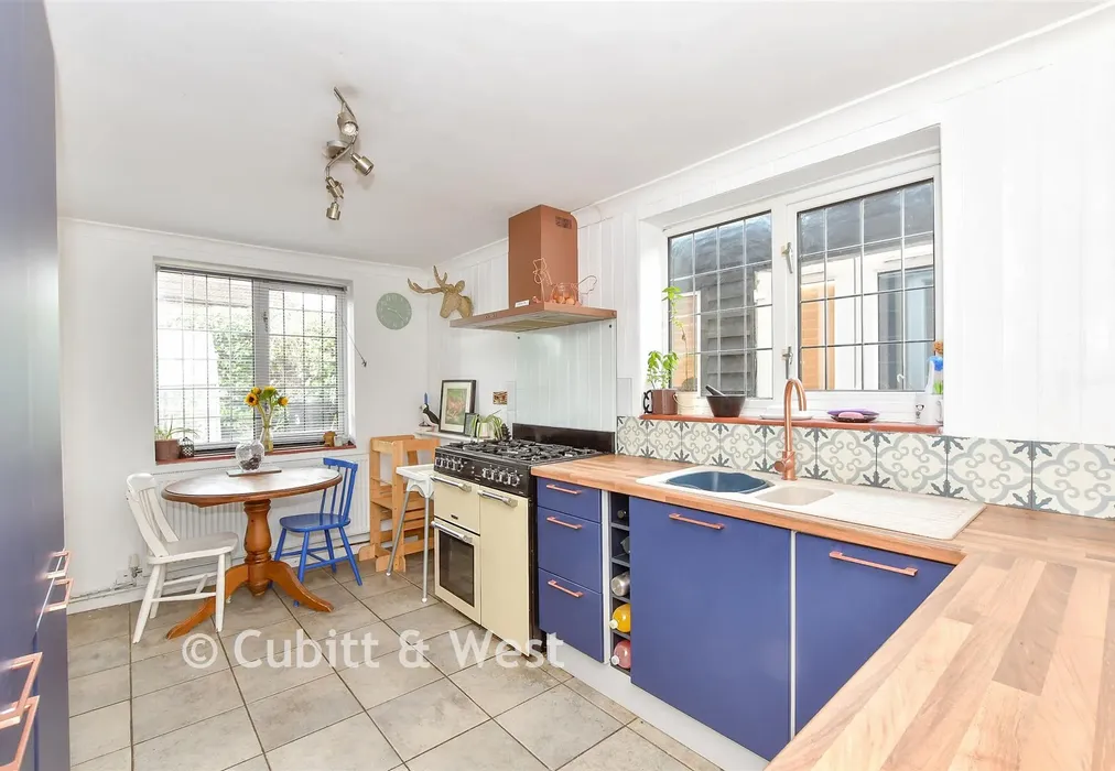 Kitchen - Hearn Close, Tangmere, Chichester, West Sussex - Wards of Kent