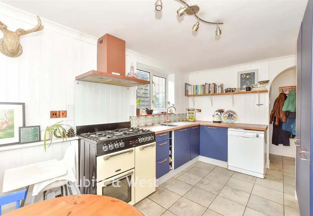 Kitchen - Hearn Close, Tangmere, Chichester, West Sussex - Wards of Kent