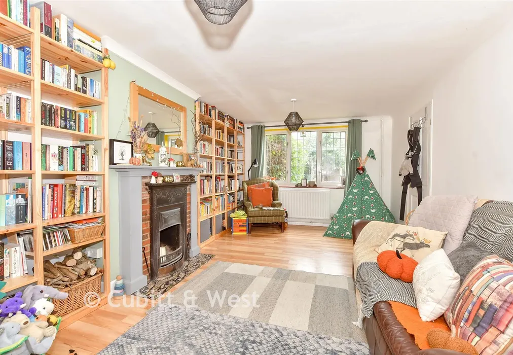 Lounge - Hearn Close, Tangmere, Chichester, West Sussex - Wards of Kent