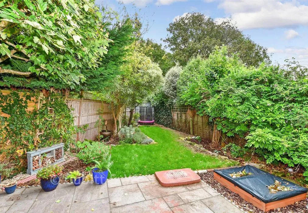 Rear Garden - Hearn Close, Tangmere, Chichester, West Sussex - Wards of Kent