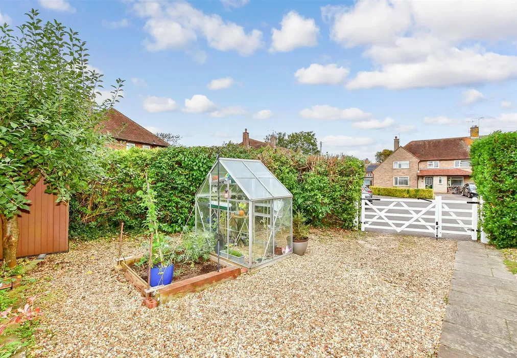 Front Garden - Hearn Close, Tangmere, Chichester, West Sussex - Wards of Kent