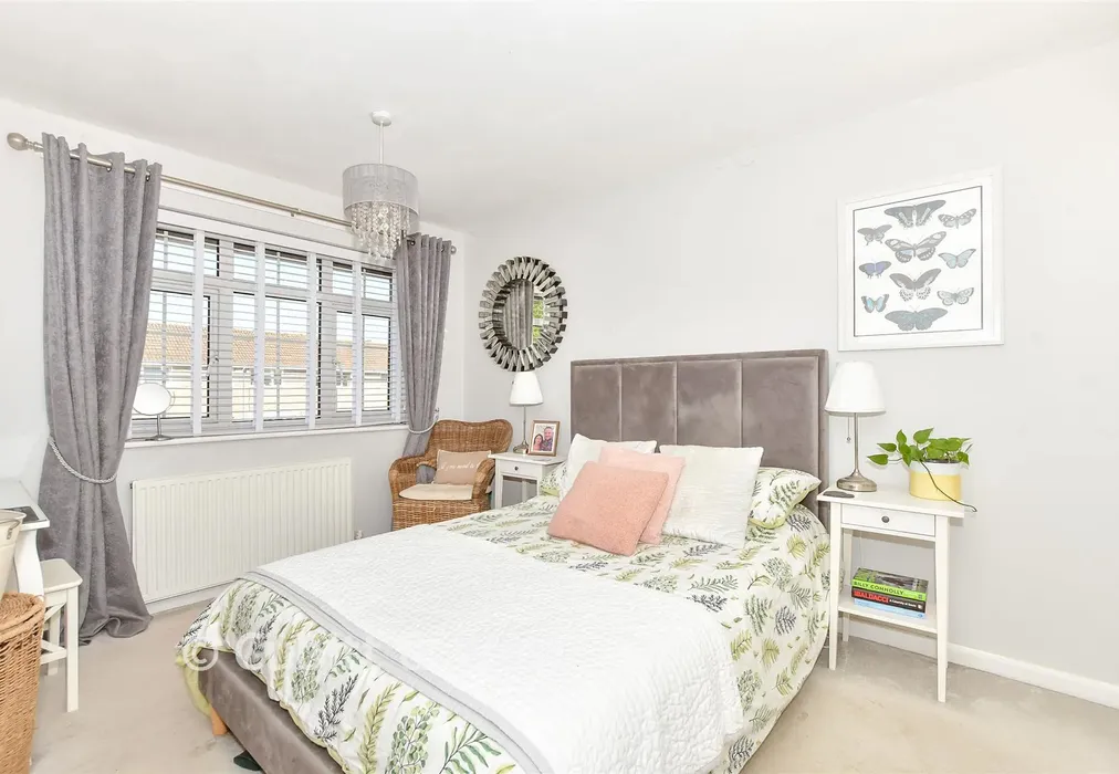 Bedroom 1 - Nutwick Road, Havant, Hampshire - Wards of Kent