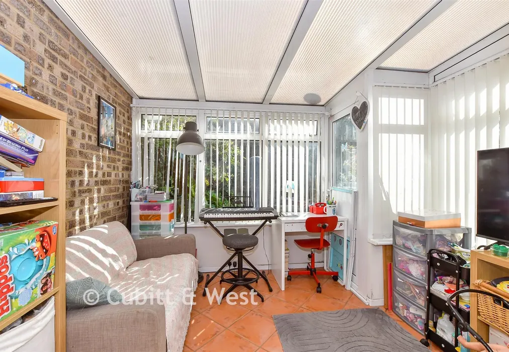 Conservatory - Nutwick Road, Havant, Hampshire - Wards of Kent