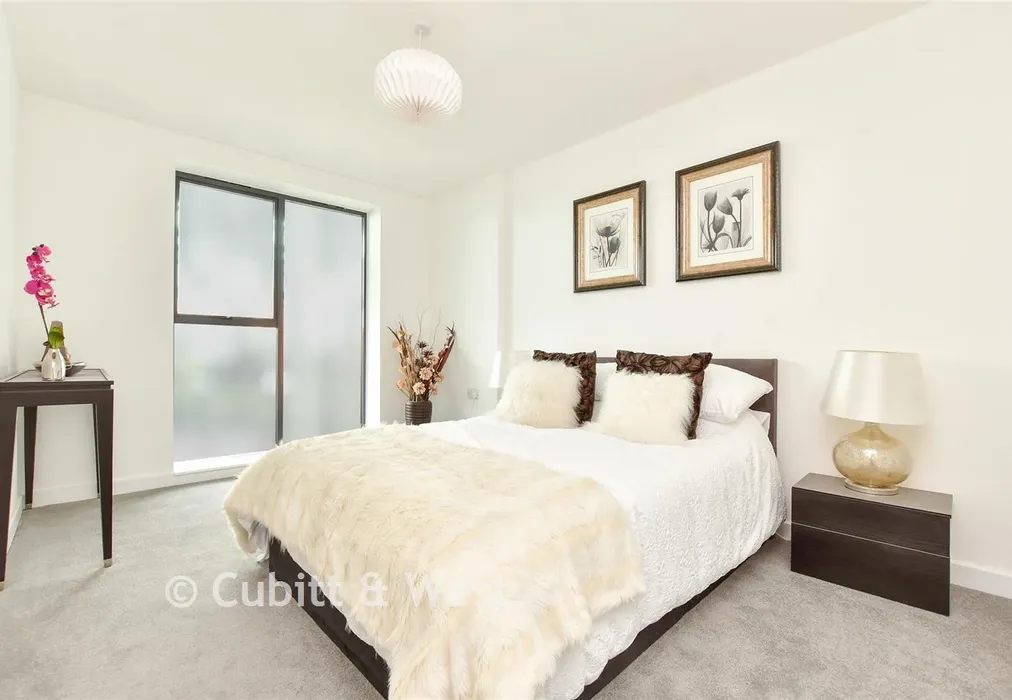 Bedroom - Albion Yard, Brook Road, Redhill, Surrey - Wards of Kent
