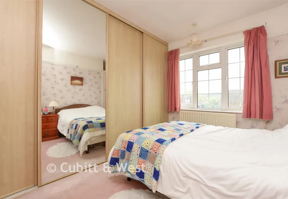 Bedroom 1 - Chalkpit Terrace, Dorking, Surrey - Wards of Kent