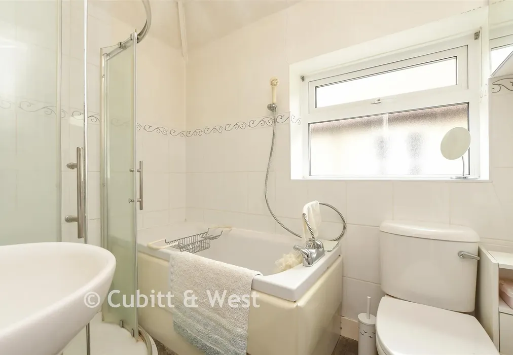 Bathroom - Chalkpit Terrace, Dorking, Surrey - Wards of Kent