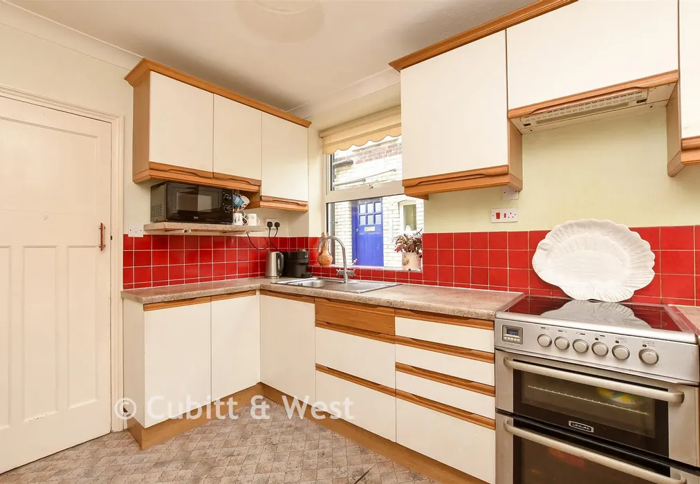 Kitchen - Chalkpit Terrace, Dorking, Surrey - Wards of Kent