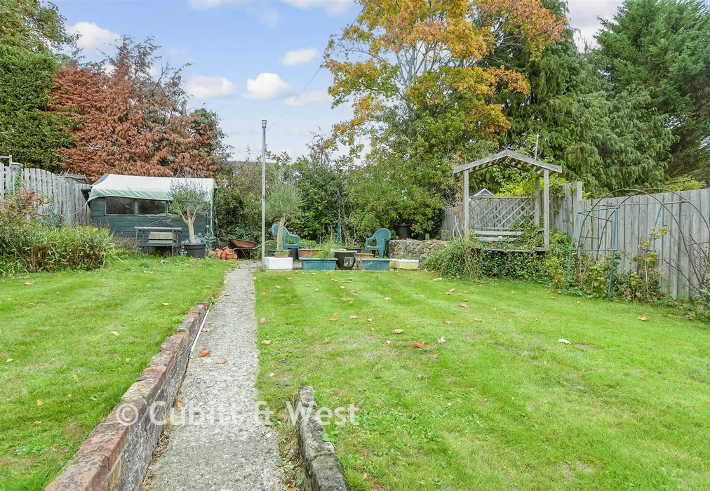 Rear Garden - Chalkpit Terrace, Dorking, Surrey - Wards of Kent