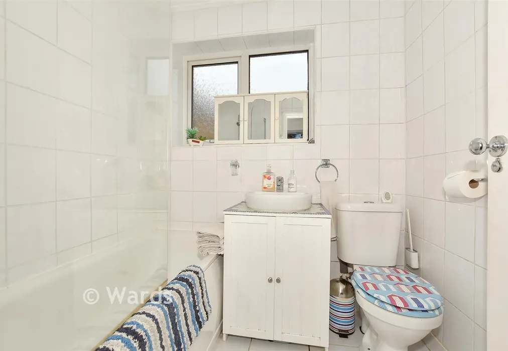 Bathroom - Shamrock Avenue, Whitstable, Kent - Wards of Kent