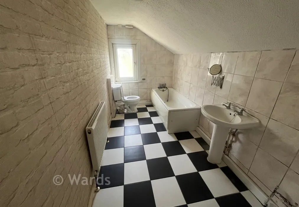 Bathroom - Clarendon Street, Dover, Kent - Wards of Kent