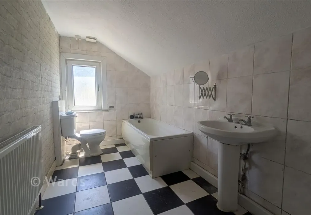 Bathroom - Clarendon Street, Dover, Kent - Wards of Kent