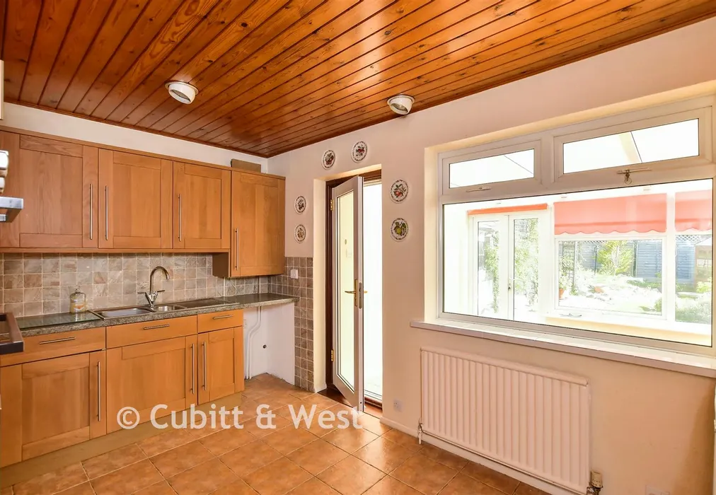 Kitchen - Thornhill Avenue, Brighton, East Sussex - Wards of Kent