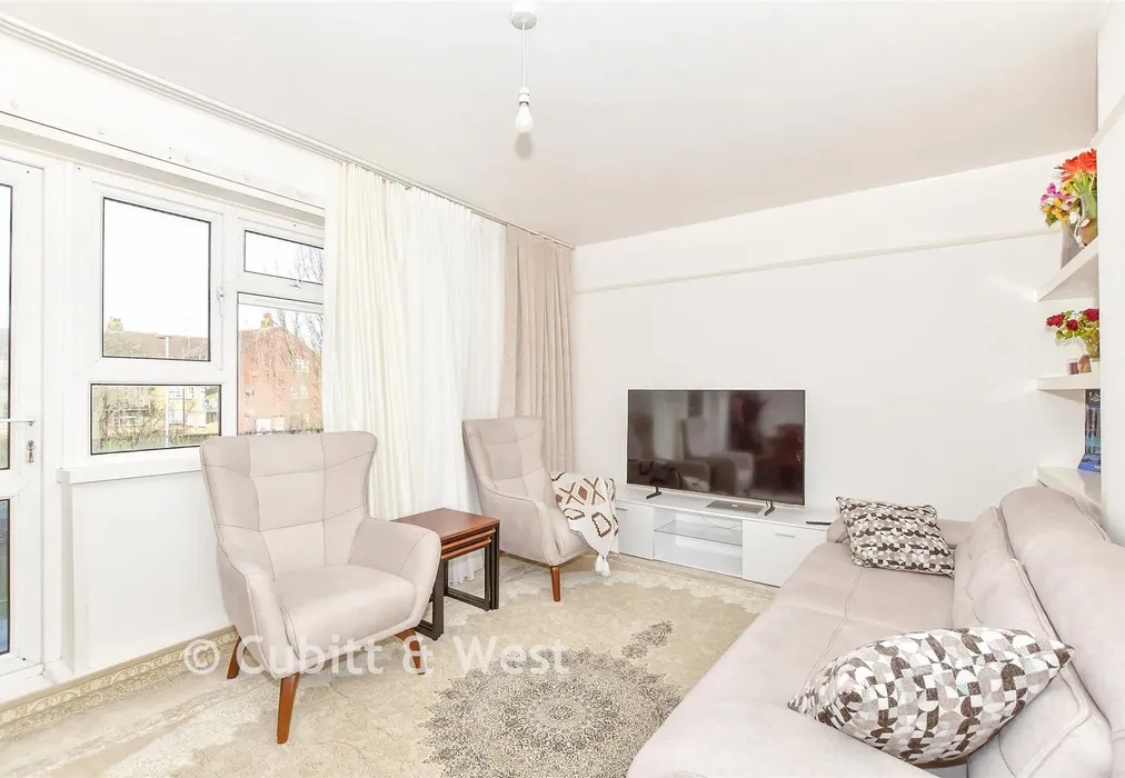Lounge - Eastern Road, Portsmouth, Hampshire - Wards of Kent