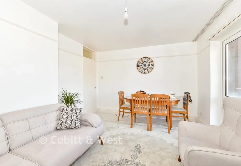 Lounge - Eastern Road, Portsmouth, Hampshire - Wards of Kent
