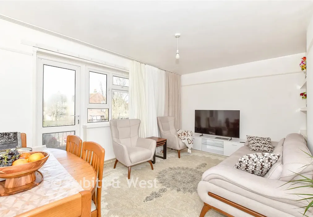 Lounge - Eastern Road, Portsmouth, Hampshire - Wards of Kent