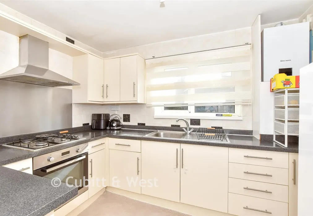 Kitchen - Eastern Road, Portsmouth, Hampshire - Wards of Kent