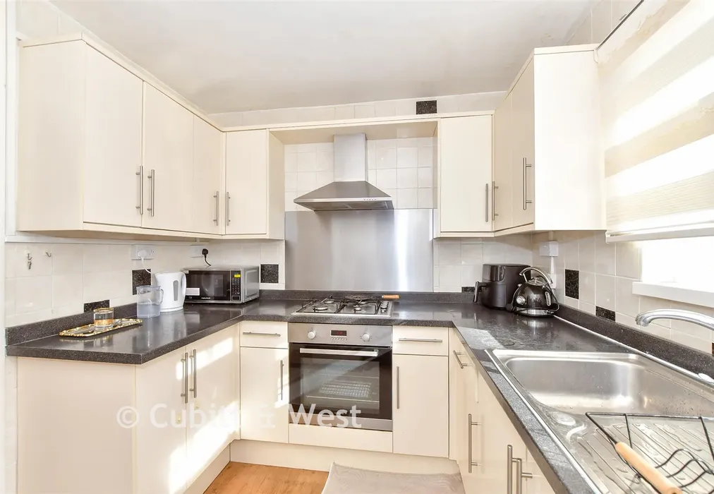 Kitchen - Eastern Road, Portsmouth, Hampshire - Wards of Kent