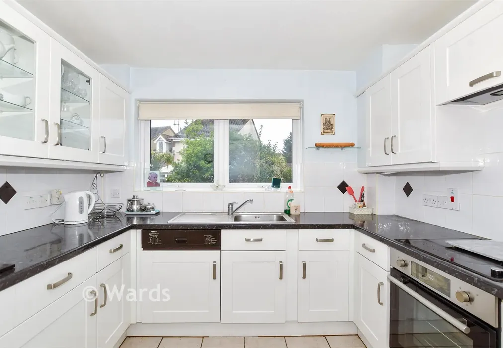 Kitchen - Halfpenny Close, Barming, Maidstone, Kent - Wards of Kent