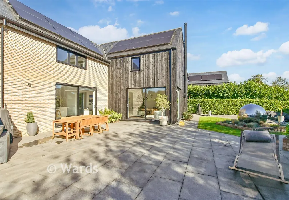 Rear Garden - Burgess Fields, Lenham Heath, Maidstone, Kent - Wards of Kent