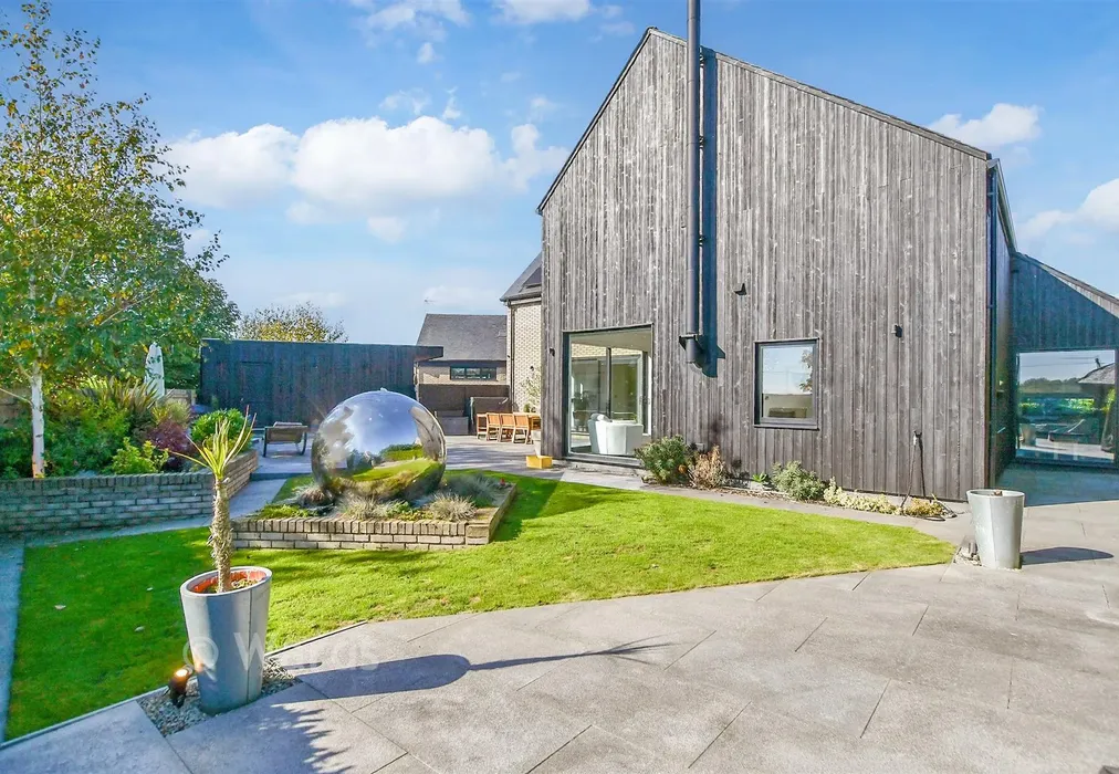 Rear Garden - Burgess Fields, Lenham Heath, Maidstone, Kent - Wards of Kent