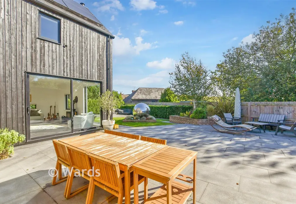 Rear Garden - Burgess Fields, Lenham Heath, Maidstone, Kent - Wards of Kent