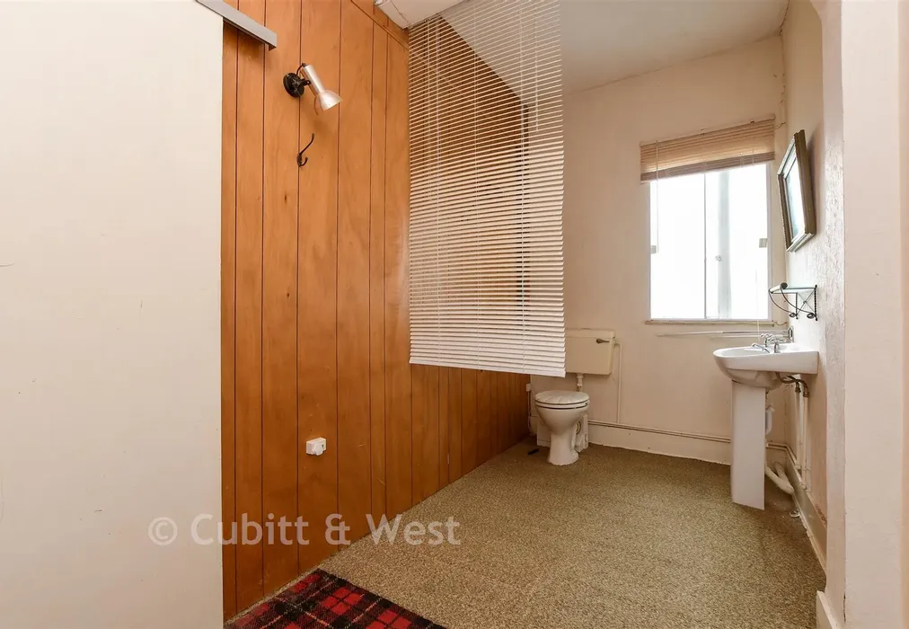 Toilet - Tupwood Lane, Caterham, Surrey - Wards of Kent