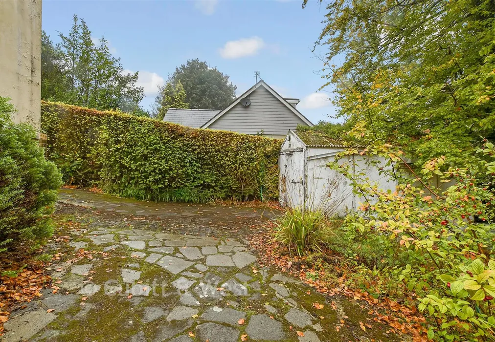 Driveway/Parking - Tupwood Lane, Caterham, Surrey - Wards of Kent