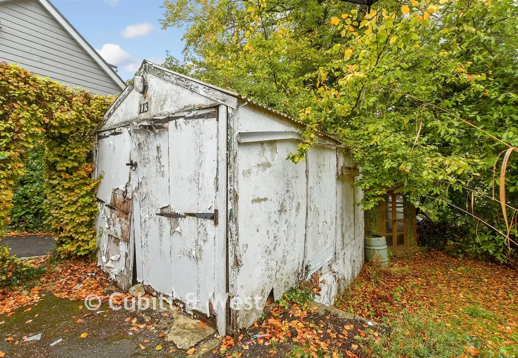 Workshop/Outbuildings - Tupwood Lane, Caterham, Surrey - Wards of Kent