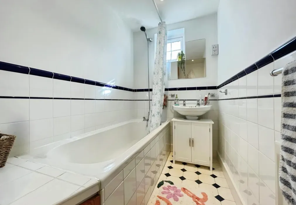 bathroom - Priory Street Tonbridge TN9 - Wards of Kent