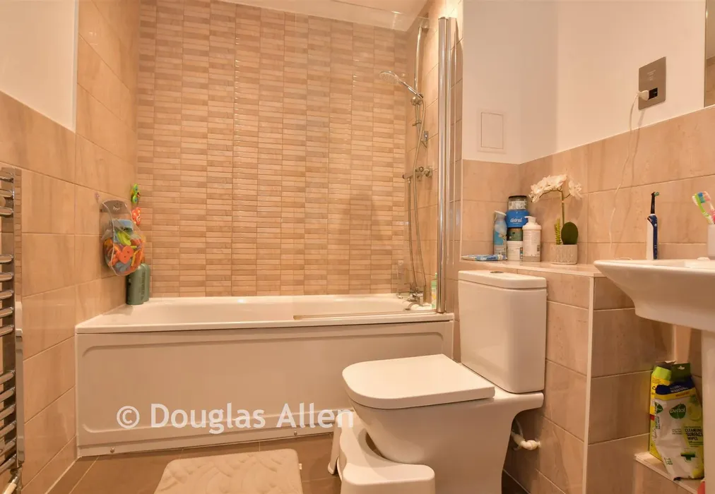 Bathroom - Spring Gardens, Romford, Essex - Wards of Kent