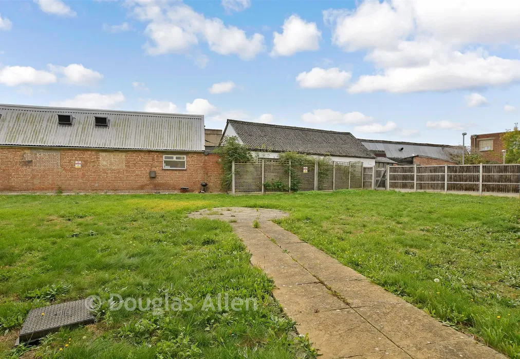 Communal Gardens - Spring Gardens, Romford, Essex - Wards of Kent