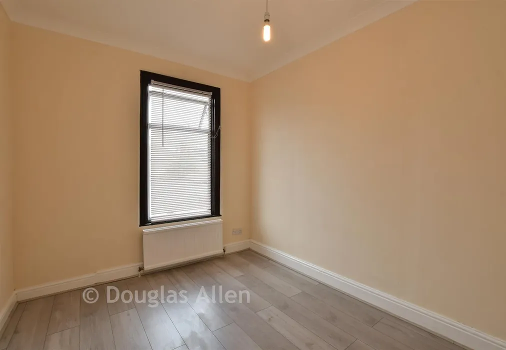 Bedroom - Grange Road, Ilford, Essex - Wards of Kent