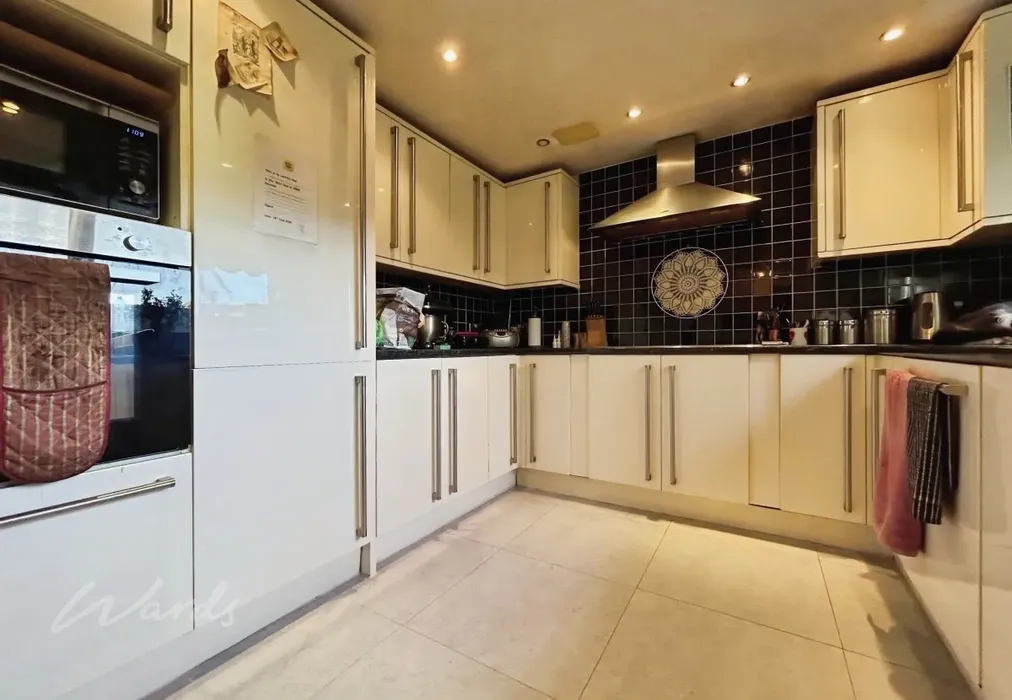 kitchen - Bishops Oak Ride Tonbridge TN10 - Wards of Kent