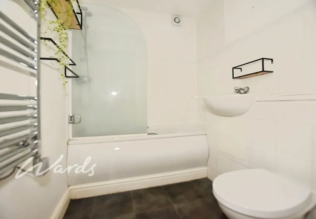 daa4969d-Bathroom - Bingley Court Canterbury CT1 - Wards of Kent