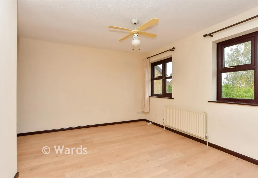 Bedroom 1 - Heron Close, Lower Halstow, Sittingbourne, Kent - Wards of Kent