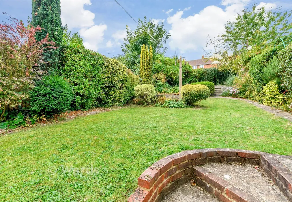Rear Garden - The Tideway, Rochester, Kent - Wards of Kent