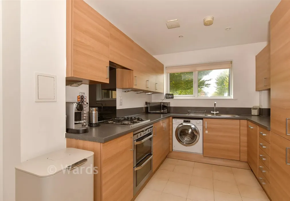 Kitchen/Diner - Springhead Parkway, Gravesend, Kent - Wards of Kent