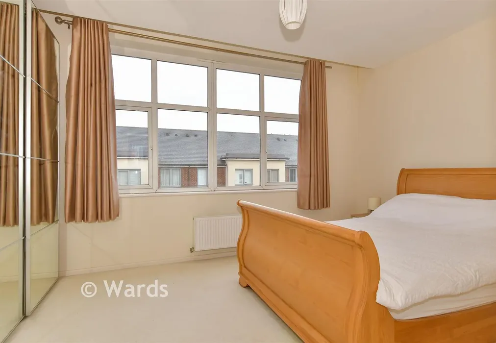 Bedroom 1 - Springhead Parkway, Gravesend, Kent - Wards of Kent