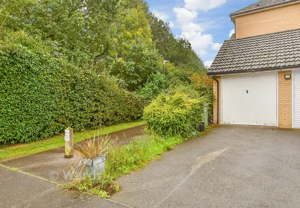 Garage - Thomas Rider Way, Boughton Monchelsea, Maidstone, Kent - Wards of Kent