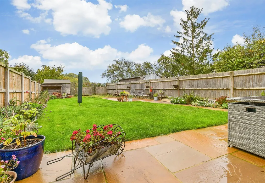 Patio / Decking - Dig Dog Lane, Frittenden, Cranbrook, Kent - Wards of Kent