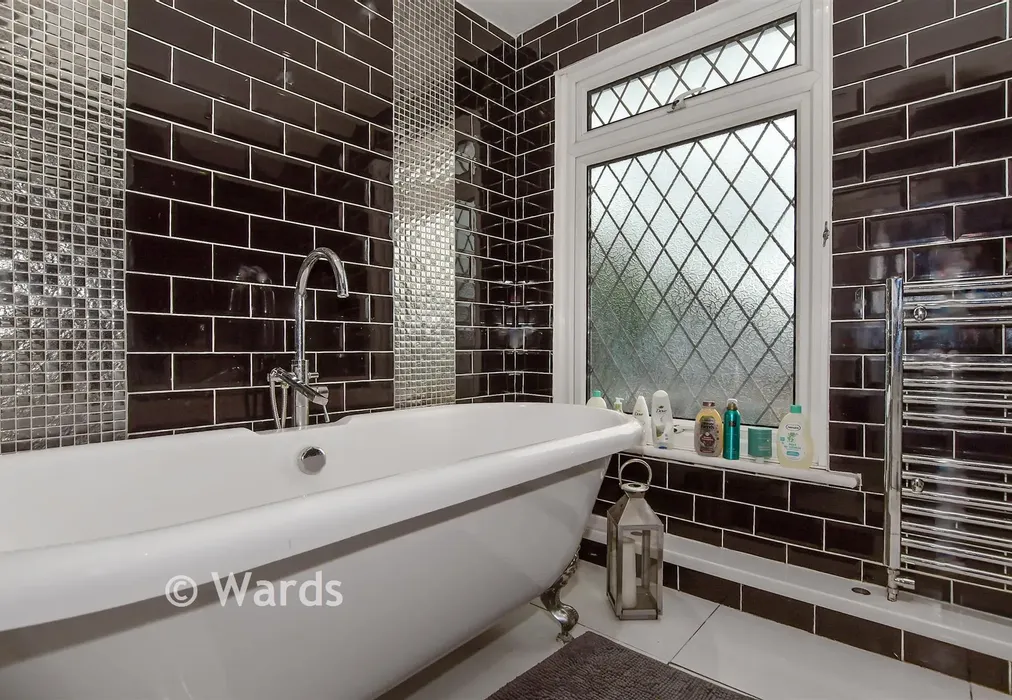 Bathroom - Varnes Street, Eccles, Aylesford, Kent - Wards of Kent