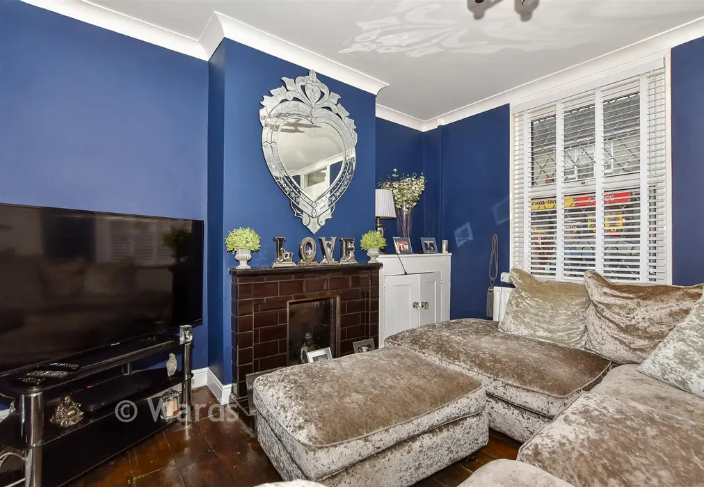 Lounge - Varnes Street, Eccles, Aylesford, Kent - Wards of Kent