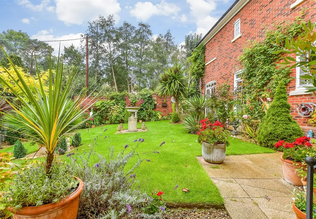 Rear Garden - Three Fields Road, Tenterden, Kent - Wards of Kent
