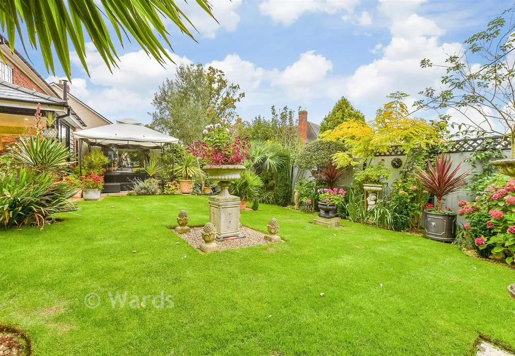 Rear Garden - Three Fields Road, Tenterden, Kent - Wards of Kent