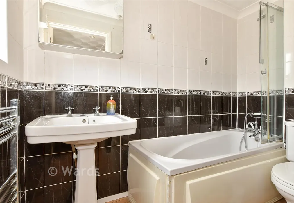 Bathroom - Northcote Road, Gravesend, Kent - Wards of Kent