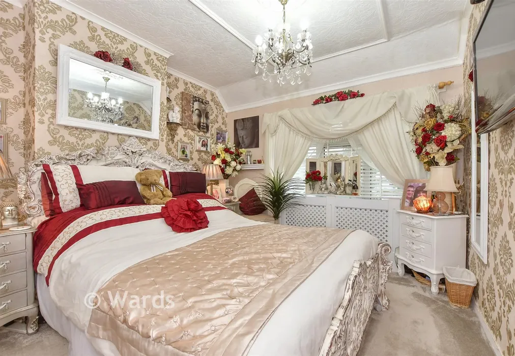 Bedroom 1 - Repton Manor Road, Ashford, Kent - Wards of Kent