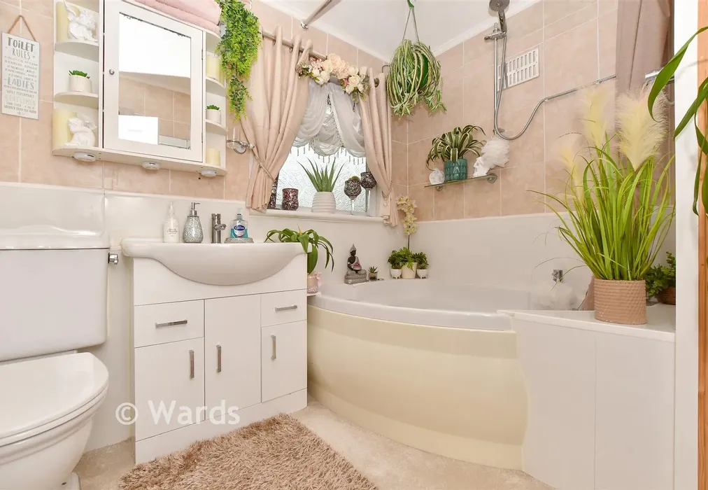 Bathroom - Repton Manor Road, Ashford, Kent - Wards of Kent