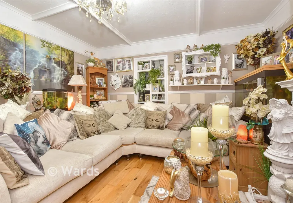 Lounge - Repton Manor Road, Ashford, Kent - Wards of Kent